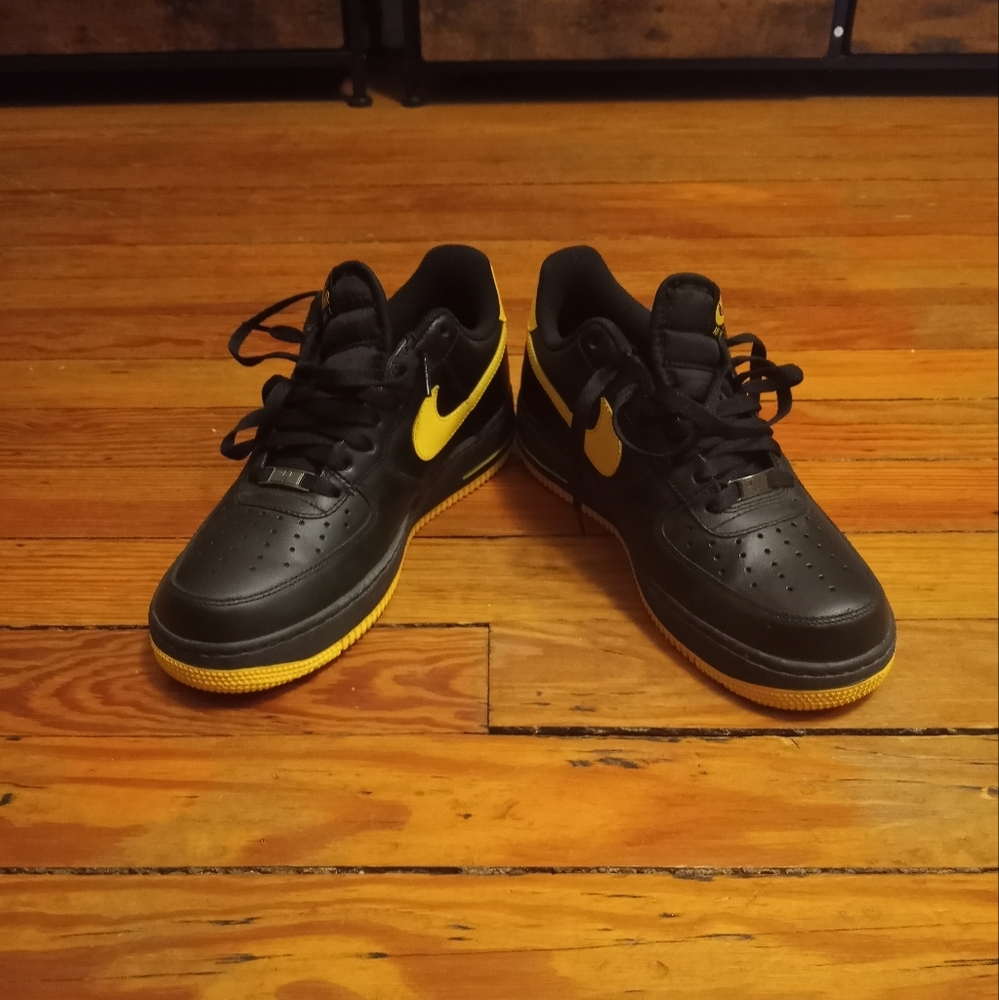 Nike Black and Yellow Sneakers